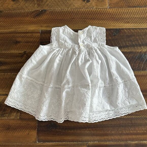 Vintage Baby Dress White Floral Embroidery Eyelet Button Back Size 6 Months - Picture 2 of 8